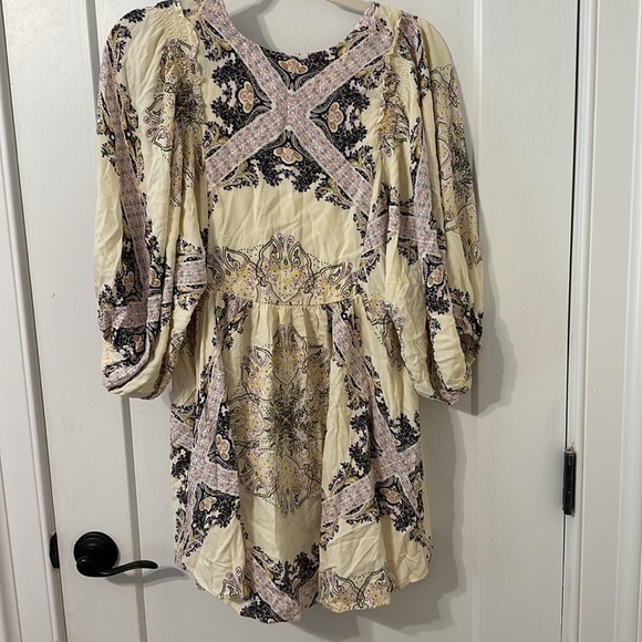 Free People Top with pockets! - Picture 4 of 7